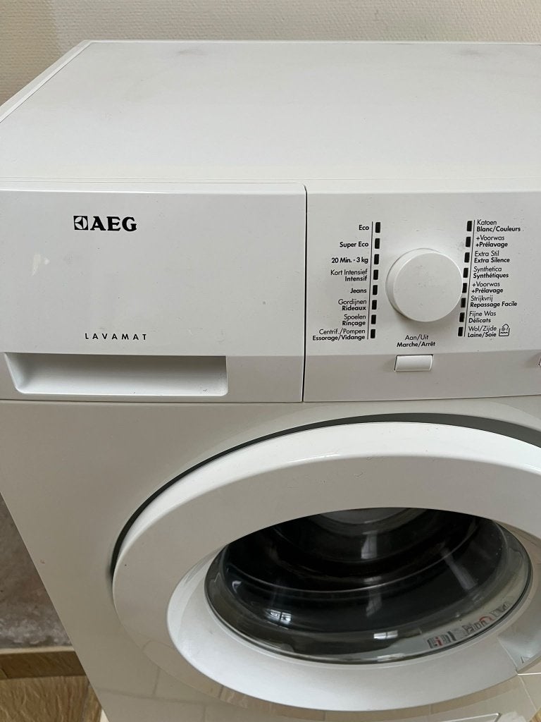 Machine à laver AEG, 1200 à 1600 tours, 6 à 8 kg, 85 à 90 cm, Chargeur frontal
