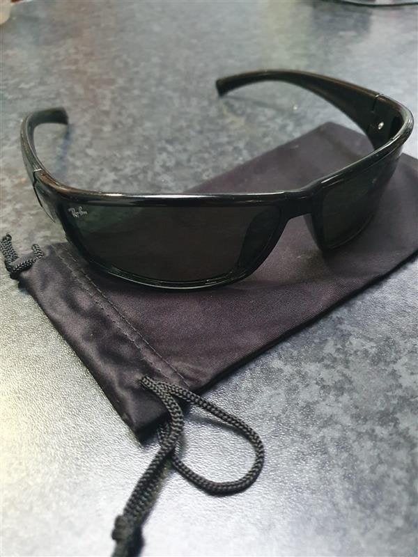 Perfecte staat "Ray-ban" zonnebril, Zonnebril, Zwart, Ophalen of Verzenden, Zo goed als nieuw