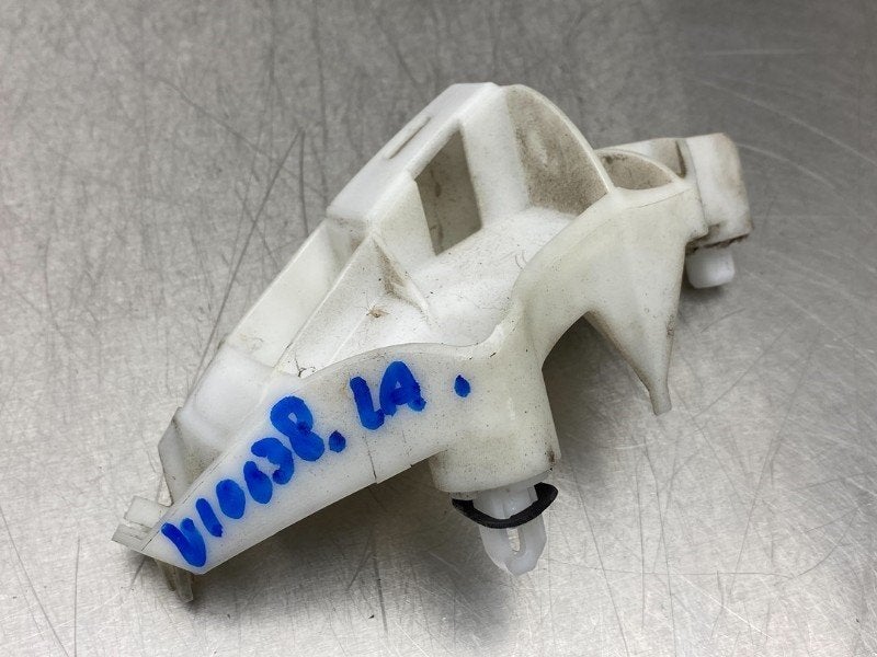 SUPPORT PARE-CHOCS ARRIÈRE GAUCHE Trezia (|5256352020|), Utilisé, Subaru
