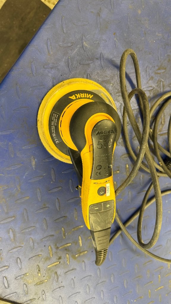 Mirka Deros schuurmachine, Bricolage & Construction, Outillage | Ponceuses, Enlèvement ou Envoi, Utilisé, Moins de 600 watts, Ponceuse circulaire