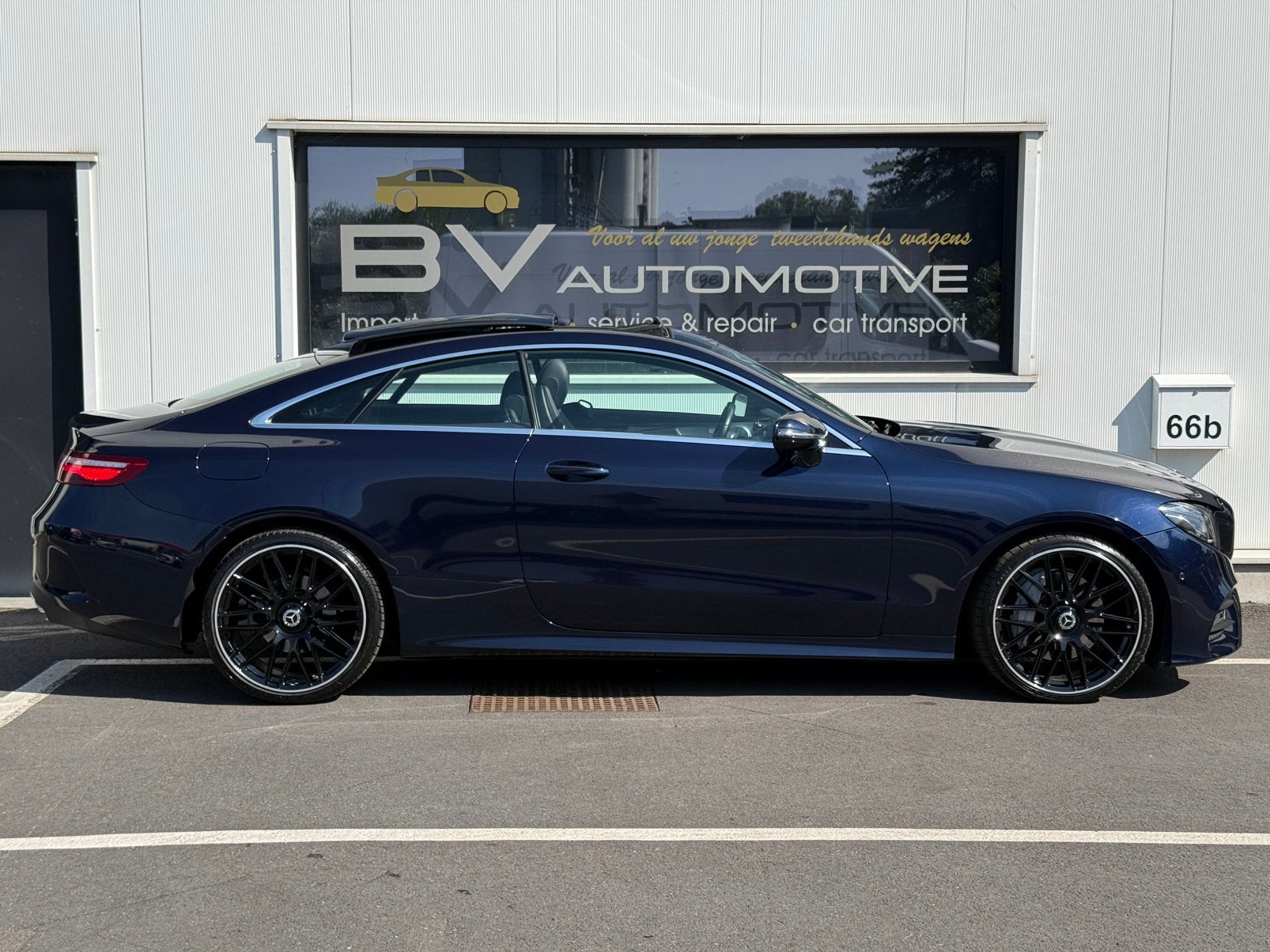 Mercedes E200 COUPE AMG LINE- PANO - DIAMOND LED - 360 CAM, Auto's, Automaat, Achterwielaandrijving, 4 cilinders, Parkeerassistent