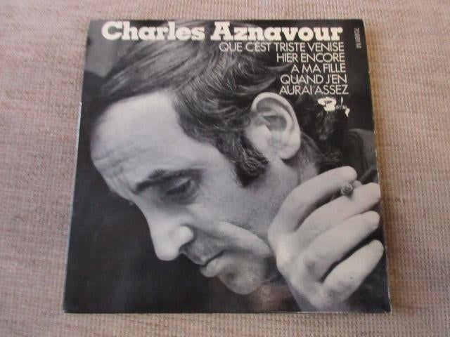 Vynils 45t Charles Aznavour  Que c'est triste venise  1964', Enlèvement ou Envoi, Utilisé, Pop