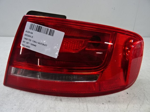 FEU ARRIÈRE DROIT Audi A4 (B8) (01-2007/12-2015), Mevr. I. Hauben, Audi, Utilisé, Rue de l'Espoir 34 34
4030  GRIVEGNÉE, BE