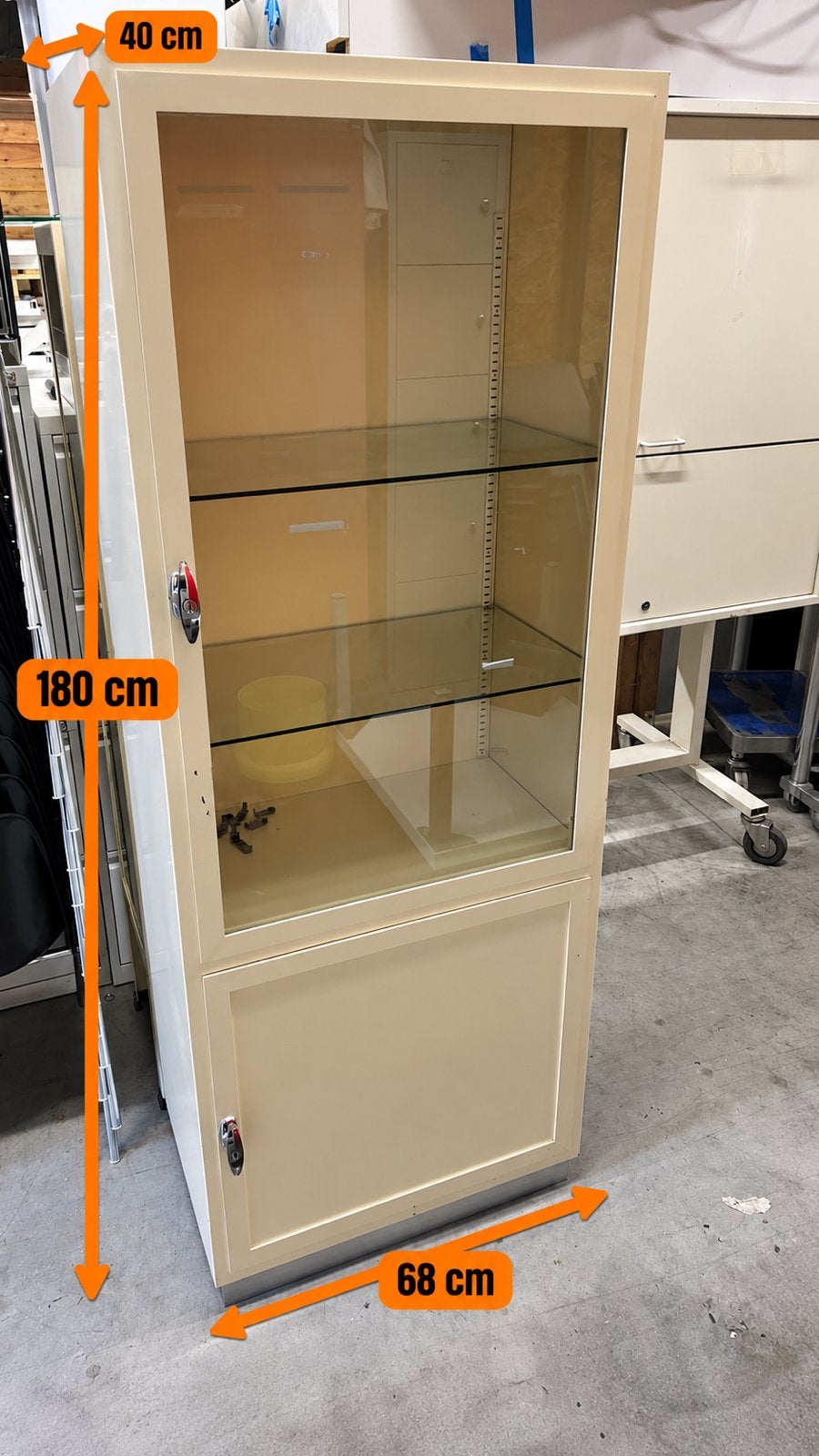 Meuble vitré métallique, Enlèvement, Utilisé