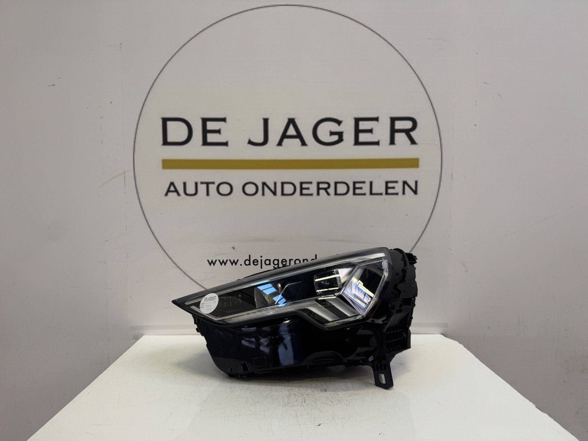 AUDI Q3 SQ3 F3 83A VOL LED KOPLAMP LIENS 83A941033, AUDI AG, Auto-Union-Strasse 1
85045  Ingolstadt, DE, Audi, Utilisé