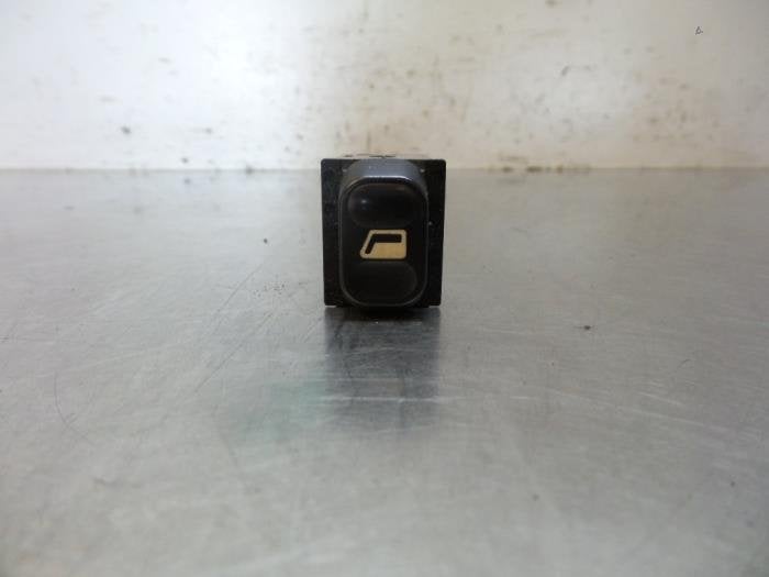 Commutateur vitre électrique d'un Peugeot 406 (406 95-), -, 3 mois de garantie, Utilisé, -