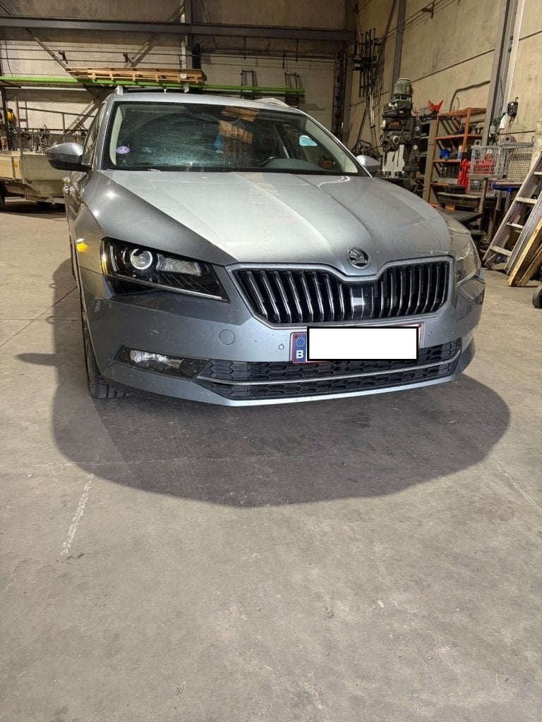 Škoda Superb (2018)–1.4 TSI Benzine (150 PK) gekeurd tot '28, Autos, Boîte manuelle, Autres couleurs, Noir, 5 portes