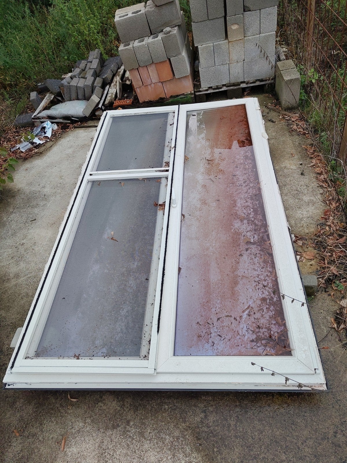 Raam pvc met vliegenraam, Doe-het-zelf en Bouw, Raamkozijnen en Schuifdeuren, Kunststof, Zo goed als nieuw, Inclusief glas, 225 cm of meer