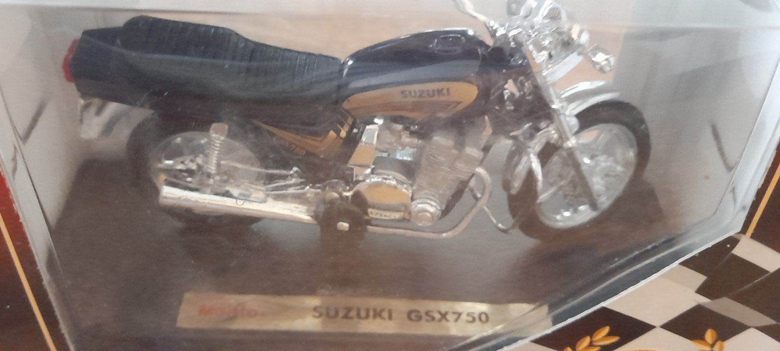 Gereduceerd model motorfiets Suzuki Gsx 750 schaal 1/18, Ophalen of Verzenden, Maisto