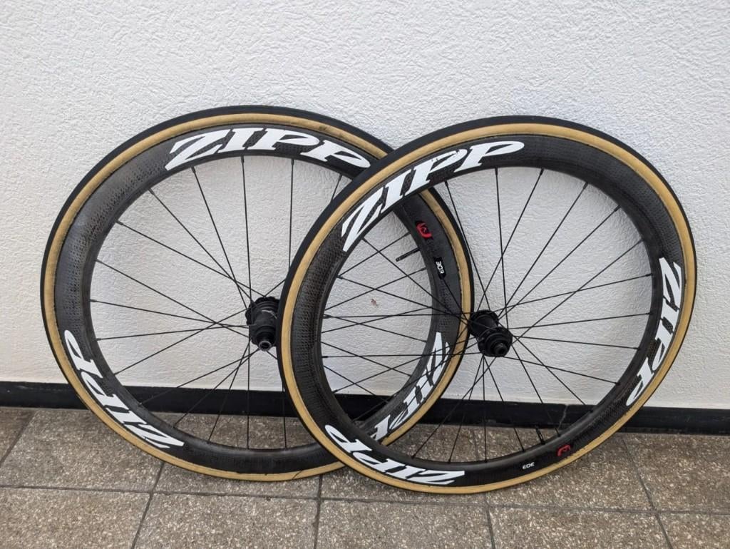Paire de roues en carbone Zipp 303 Firecrest 28, Vélos & Vélomoteurs, Zipp, Enlèvement ou Envoi, Utilisé, Roue