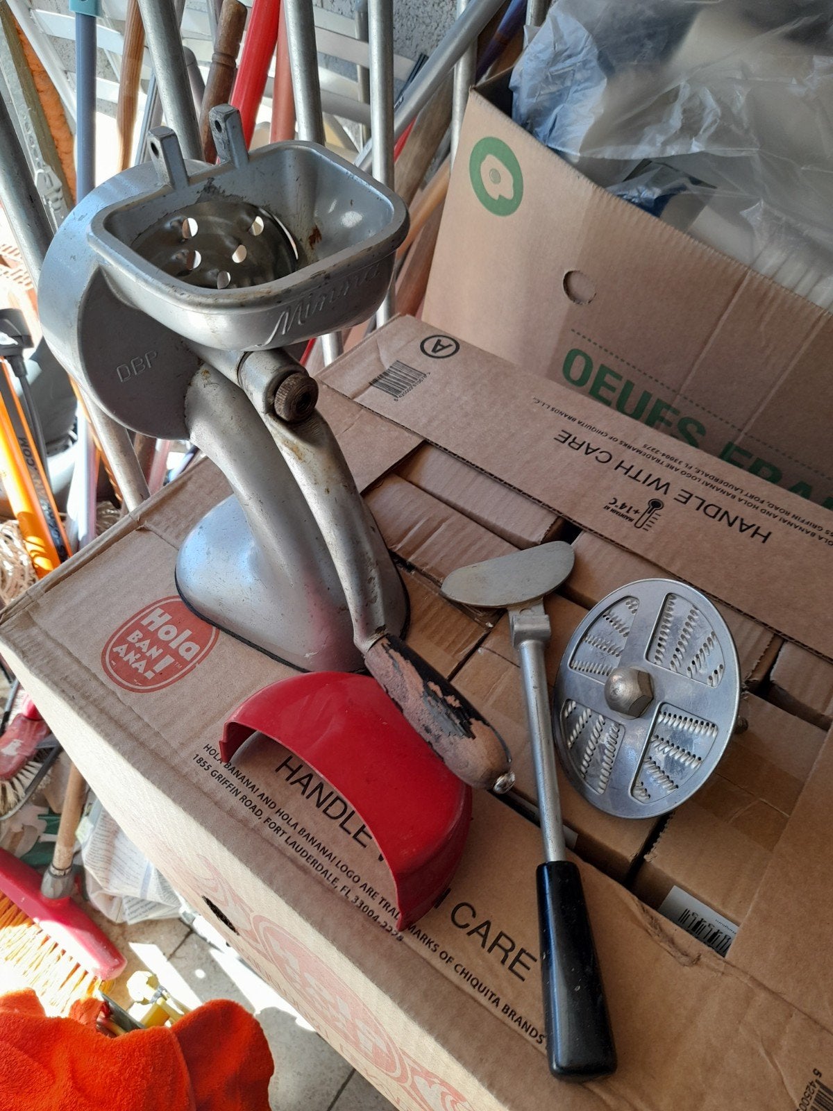 Plein de trucs pour le marché aux puces, Enlèvement