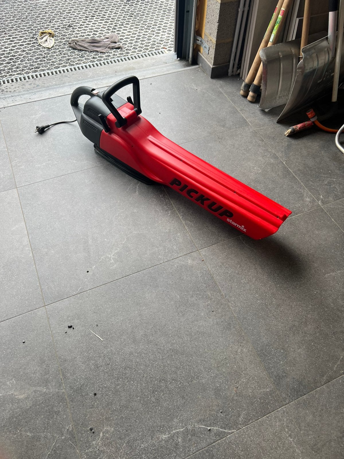 Souffleur, aspirateur pickup électrique, Tuin en Terras, Bladblazers, Ophalen, Handgedragen, Zo goed als nieuw, Met opvangzak