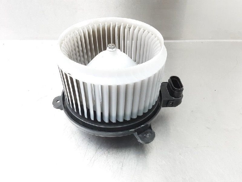 VENTILATEUR RADIATEUR MOTEUR Suzuki Swift (ZC / ZD), Dhr. M. Roggen, Stadsweg 37 37
9917 PV  WIRDUM GR., NL, Suzuki, Utilisé