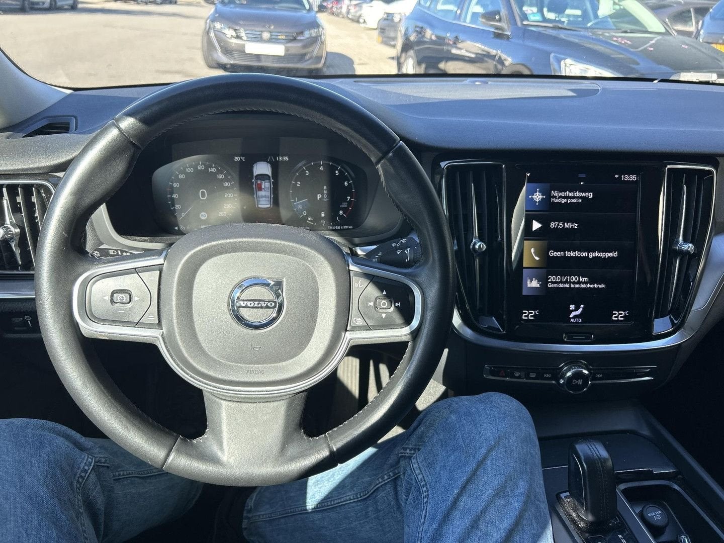 Volvo V60 2.0 B3 Momentum Advantage | € 11.900,- NETTO!, Auto's, Automaat, Zwart, Verwarmde buitenspiegels, Break