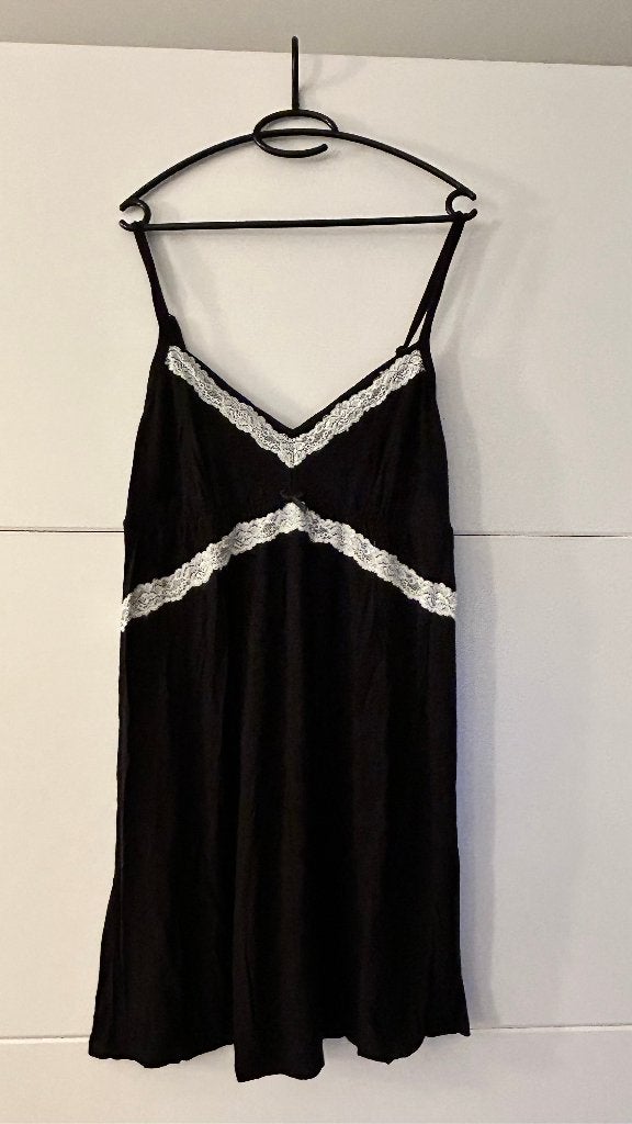 Bodyflirt zwarte jurk met witte details, Kleding | Dames, Zwart, Maat 46/48 (XL) of groter, Ophalen of Verzenden, Zo goed als nieuw