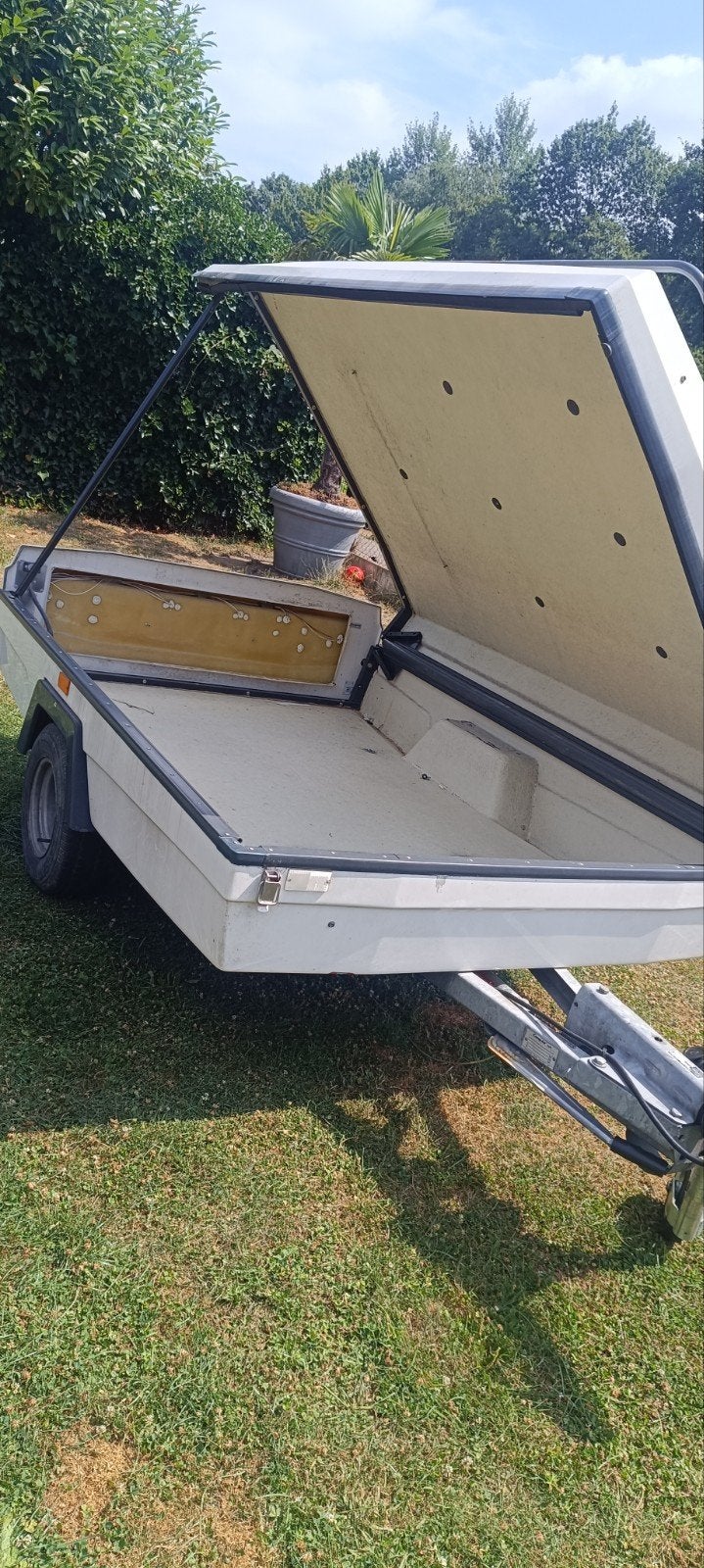 CHARIOT À BAGAGES AVEC COUVERCLE RIGIDE, Enlèvement