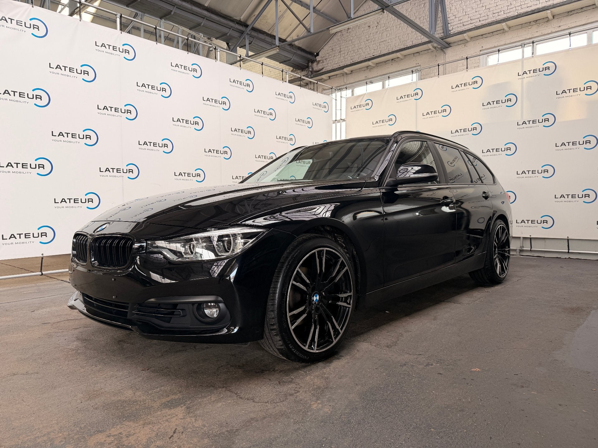 BMW 3-Reeks 320i Touring automaat (bj 2018), Automaat, 1998 cc, Stof, Overige kleuren