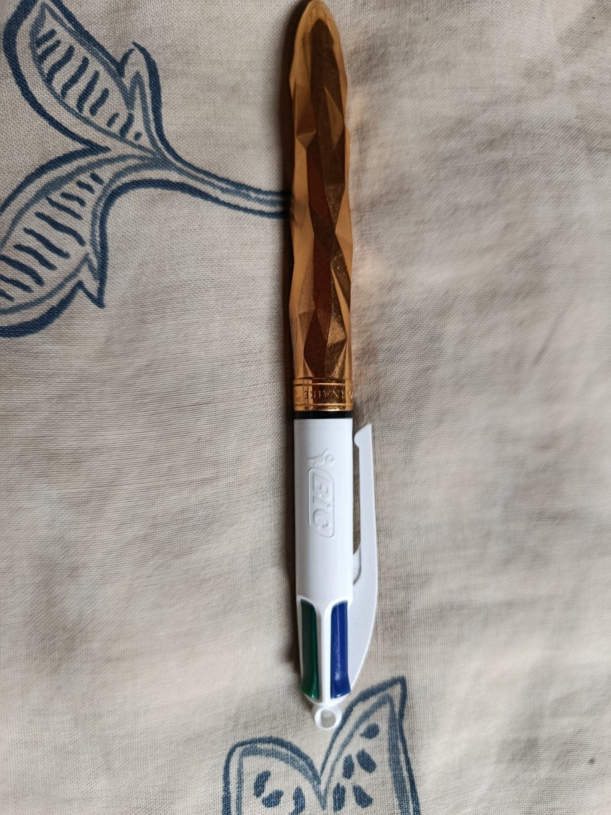 stylo Bic série limitée, Enlèvement