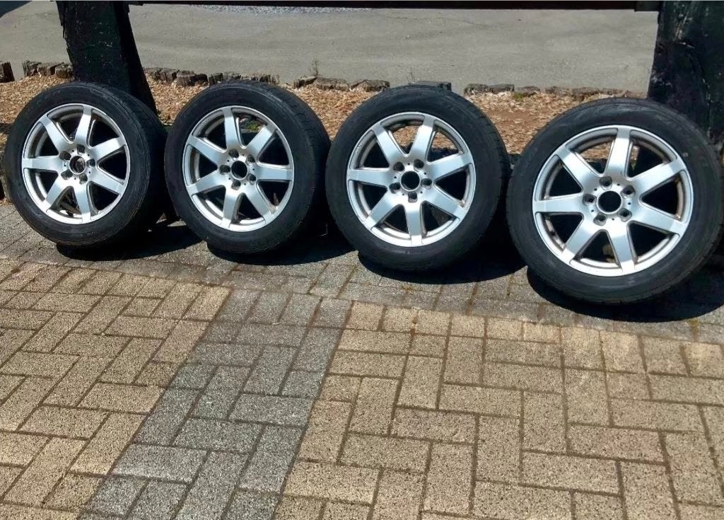 Jantes avec pneus été 205/55-16 pour VW, Seat et Skoda, Autos : Pièces & Accessoires, Pneus et Jantes, 16 pouces, Pneus été, 205 mm