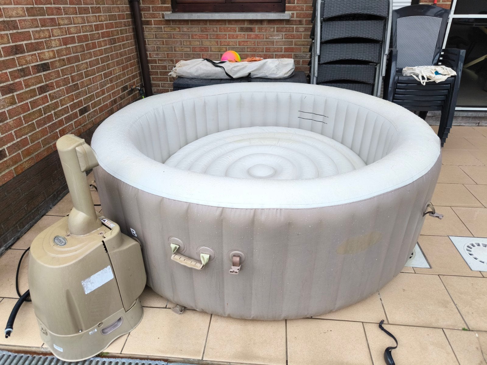 Intex pure spa met alle toebehoren in werkende staat voor 50, Tuin en Terras, Ophalen, Gebruikt, Afdekzeil, Opblaasbaar