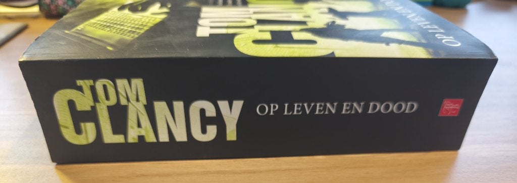 Boek Tom Clancy: Op leven en dood, goede staat!, Boeken, Gelezen, België, Tom Clancy, Ophalen of Verzenden