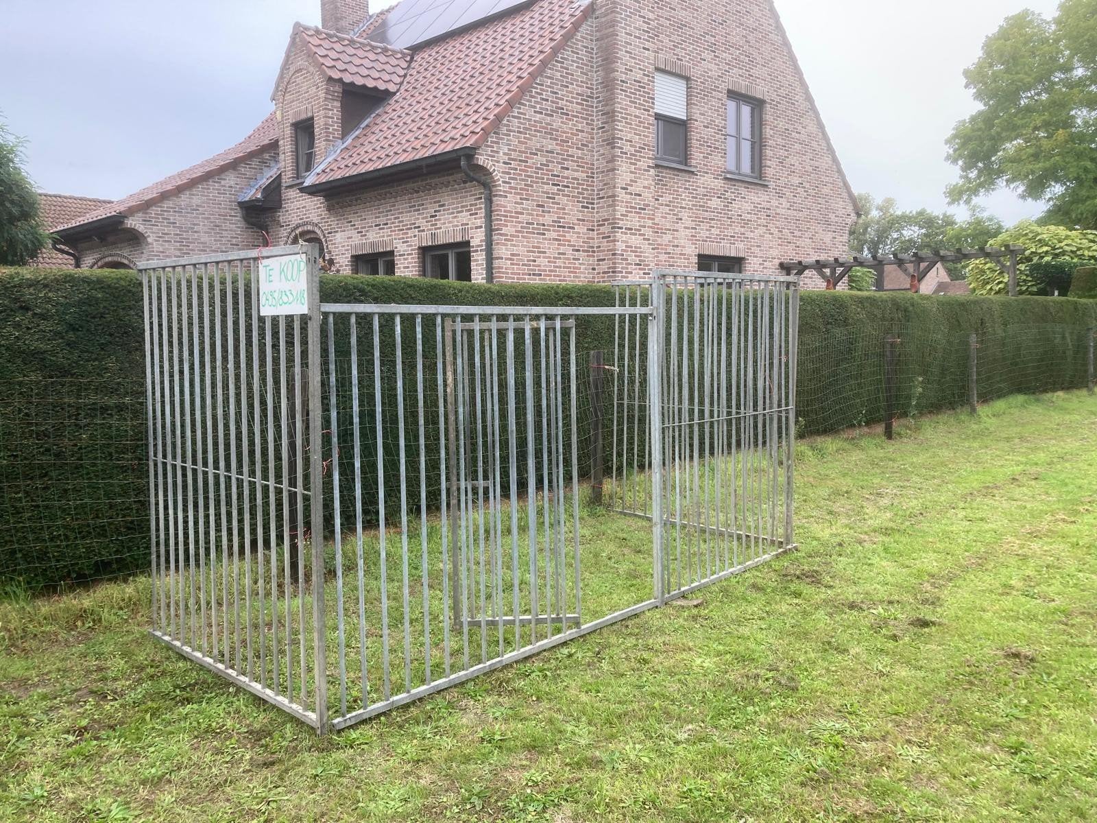 hondenren in gegalvaniseerd staal, Ophalen