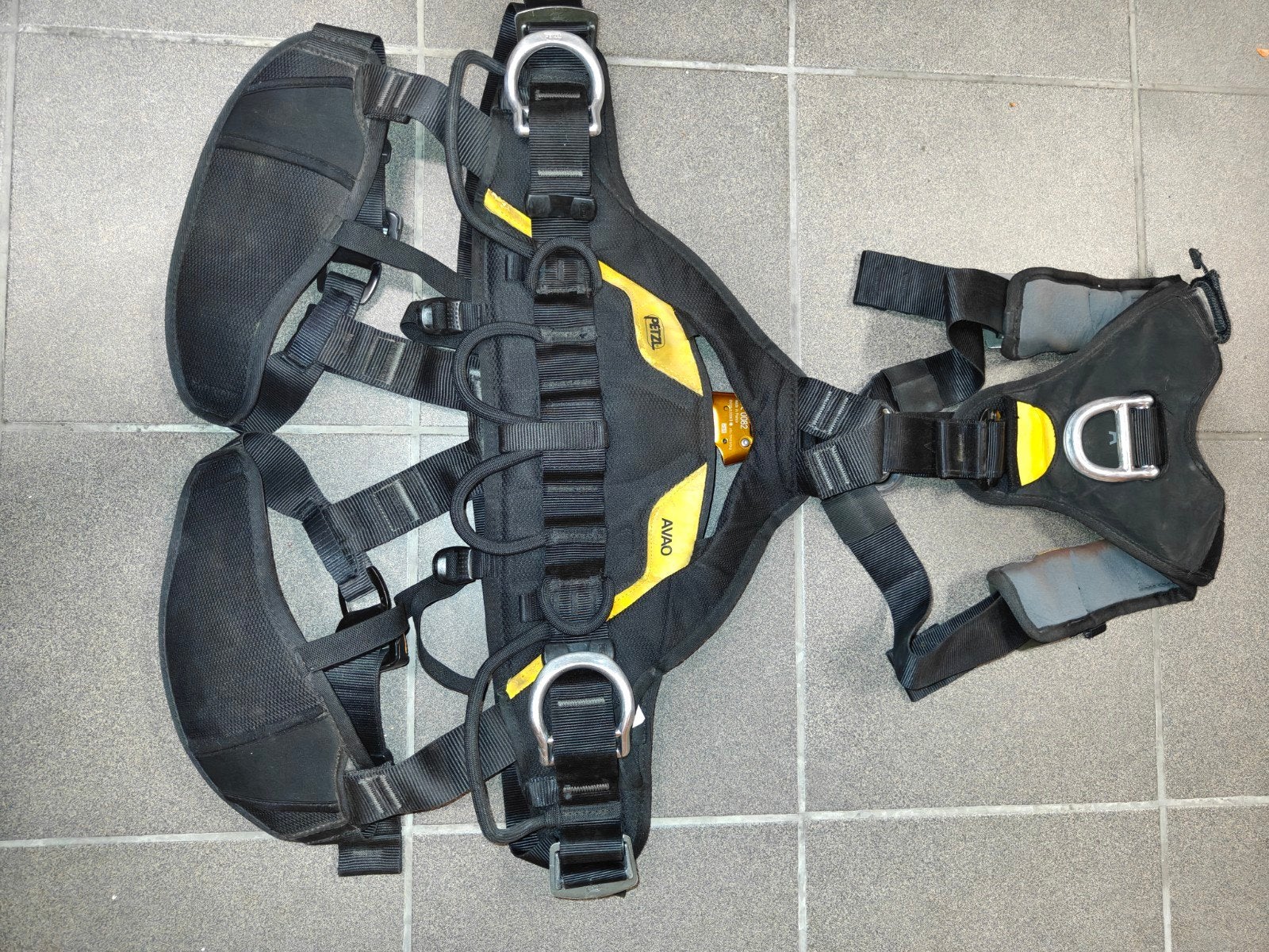 Petzl AVAO Full Body Harnas - Maat 1 - Oefenmateriaal, Sports & Fitness, Enlèvement, Utilisé, Accessoire d'escalade