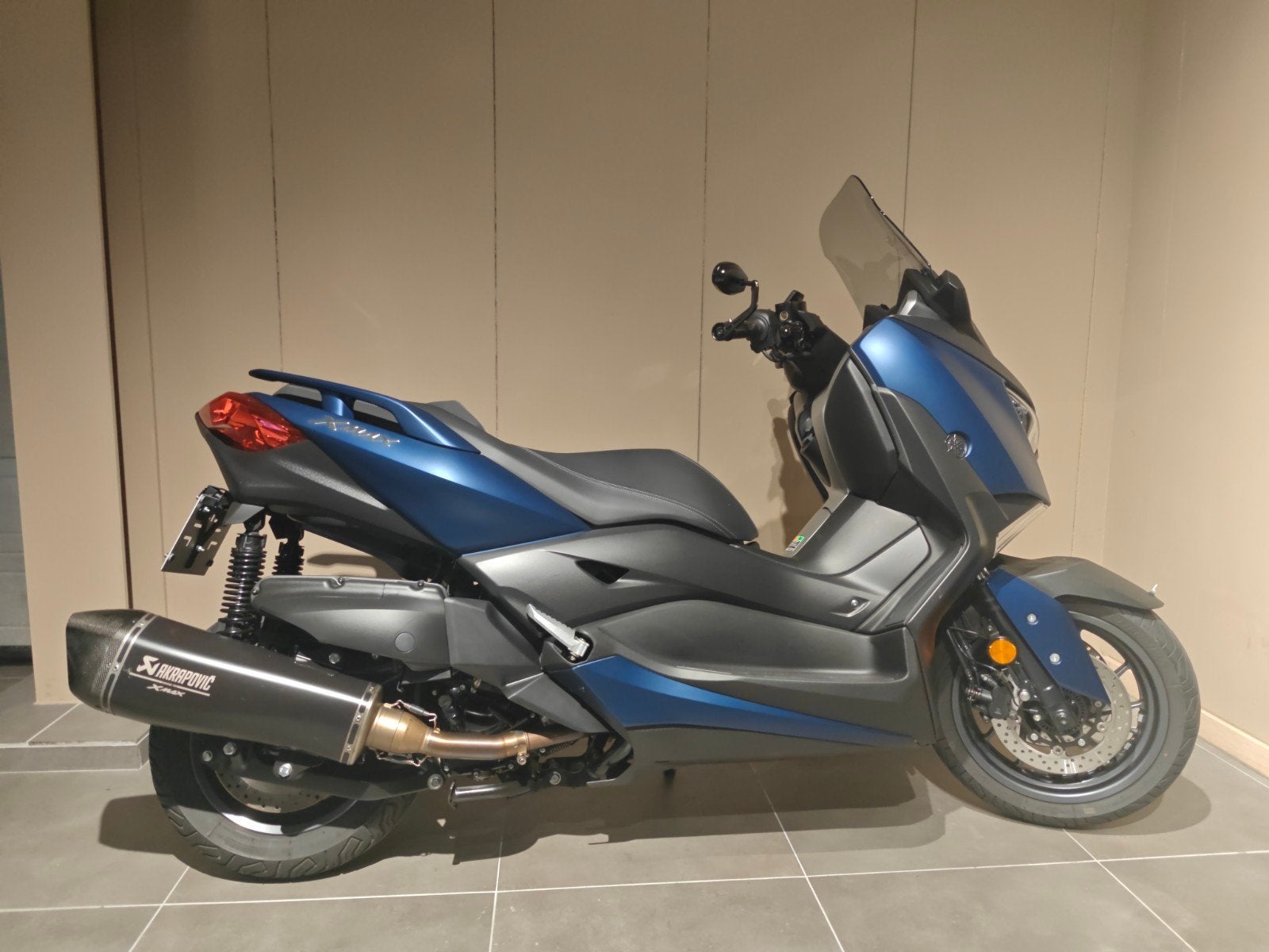 Yamaha Xmax 400 met 5500 km !!, Motoren, Motoren | Yamaha, 400 cc, Scooter, Sportuitlaat, Minimaal motorrijbewijs A2