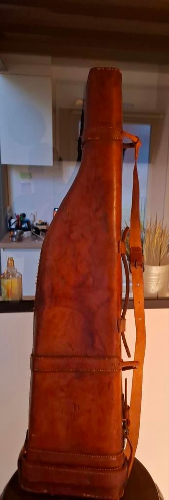 A 19 th Century Leather Gun Case, Musique & Instruments, Instruments à cordes frottées | Contrebasses, Enlèvement ou Envoi