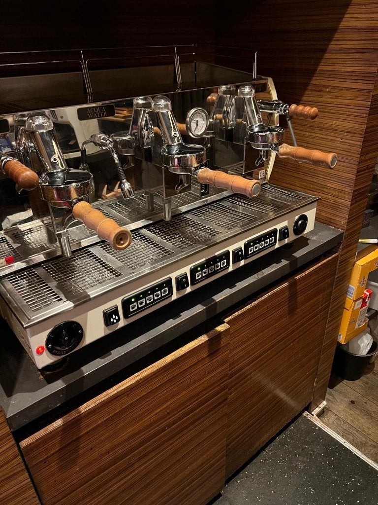 Koffiezetapparat horeca, Ophalen, Koffiemachine, Gemalen koffie