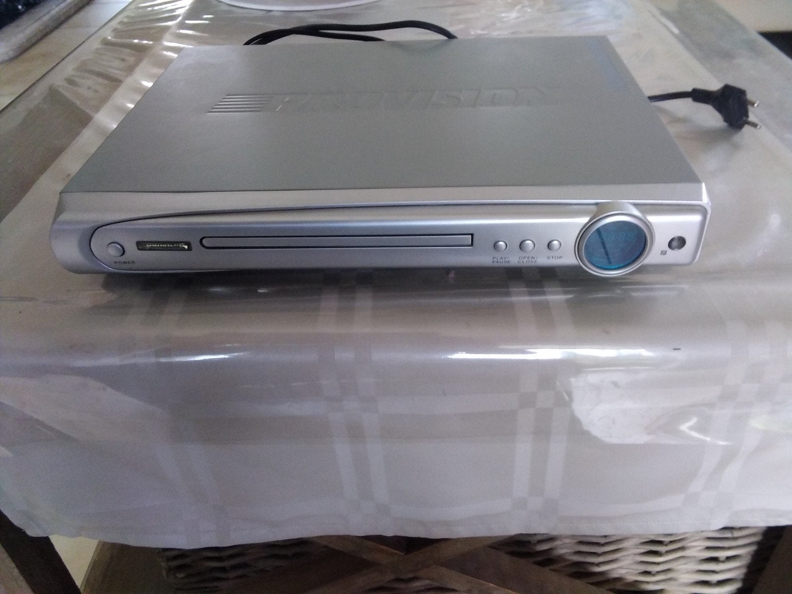MODÈLE DE FOURNITURE DE LECTEUR DVD DVX DVX 020 X03 ET 4 DVD, Enlèvement
