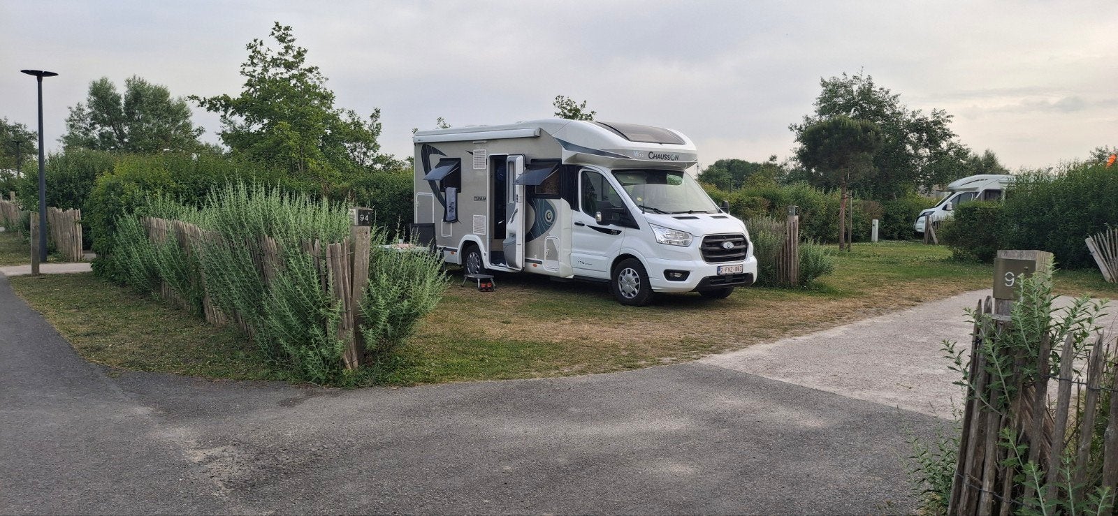 Chausson 720 Titanium Camper, Caravans en Kamperen, Mobilhomes, Particulier, Chausson, Diesel, Automaat, Douche, Luifel, Ophalen