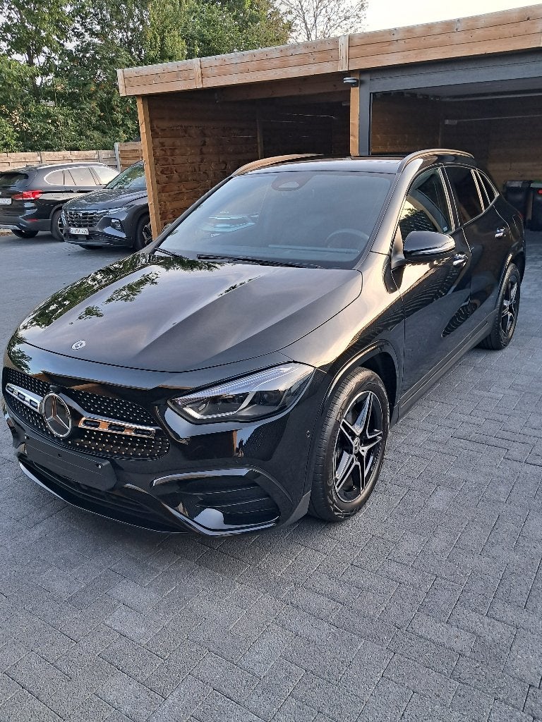 Prachtige Mercedes  GLA AMG Line/Star Edition. Full Option!!, 4 cilinders, Zwart, Parkeerassistent, 5 zetels