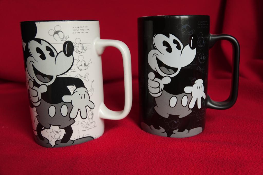 Exclusieve Disney Mickey Mouse mokken set zwart - wit, Collections, Disney, Comme neuf, Service, Mickey Mouse, Enlèvement ou Envoi