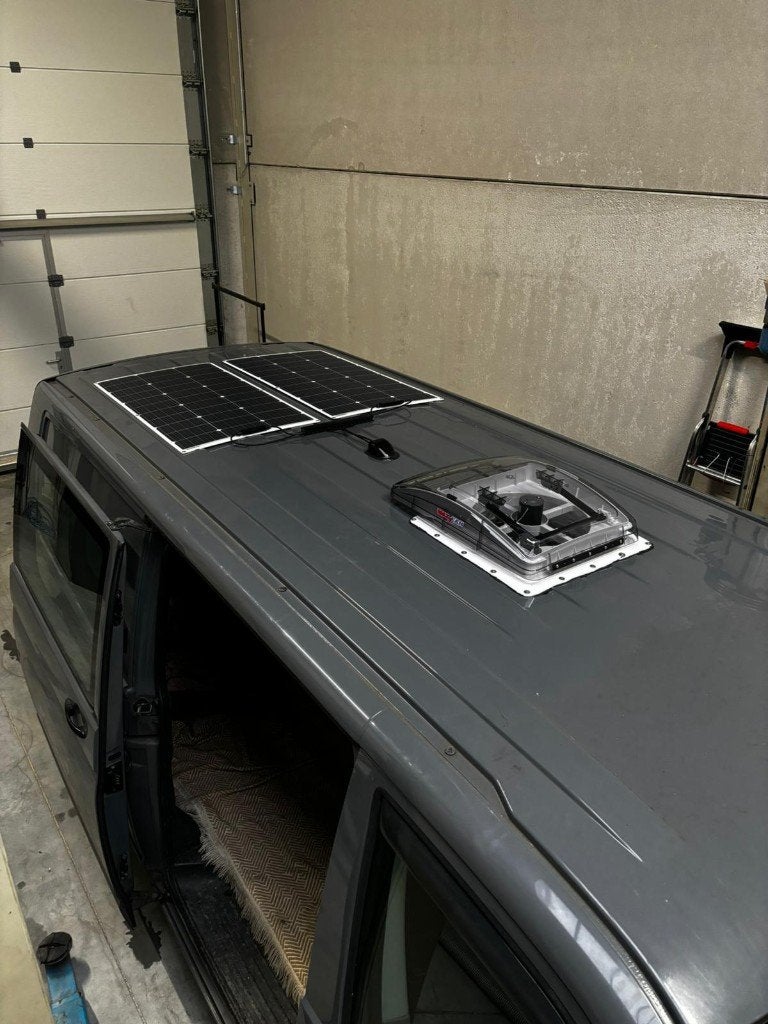 VW T5 2013 | 2.0 TDI | 62 kW | 223 000 km | Manuelle, Autos, Achat, 4 portes, 3 places, Noir