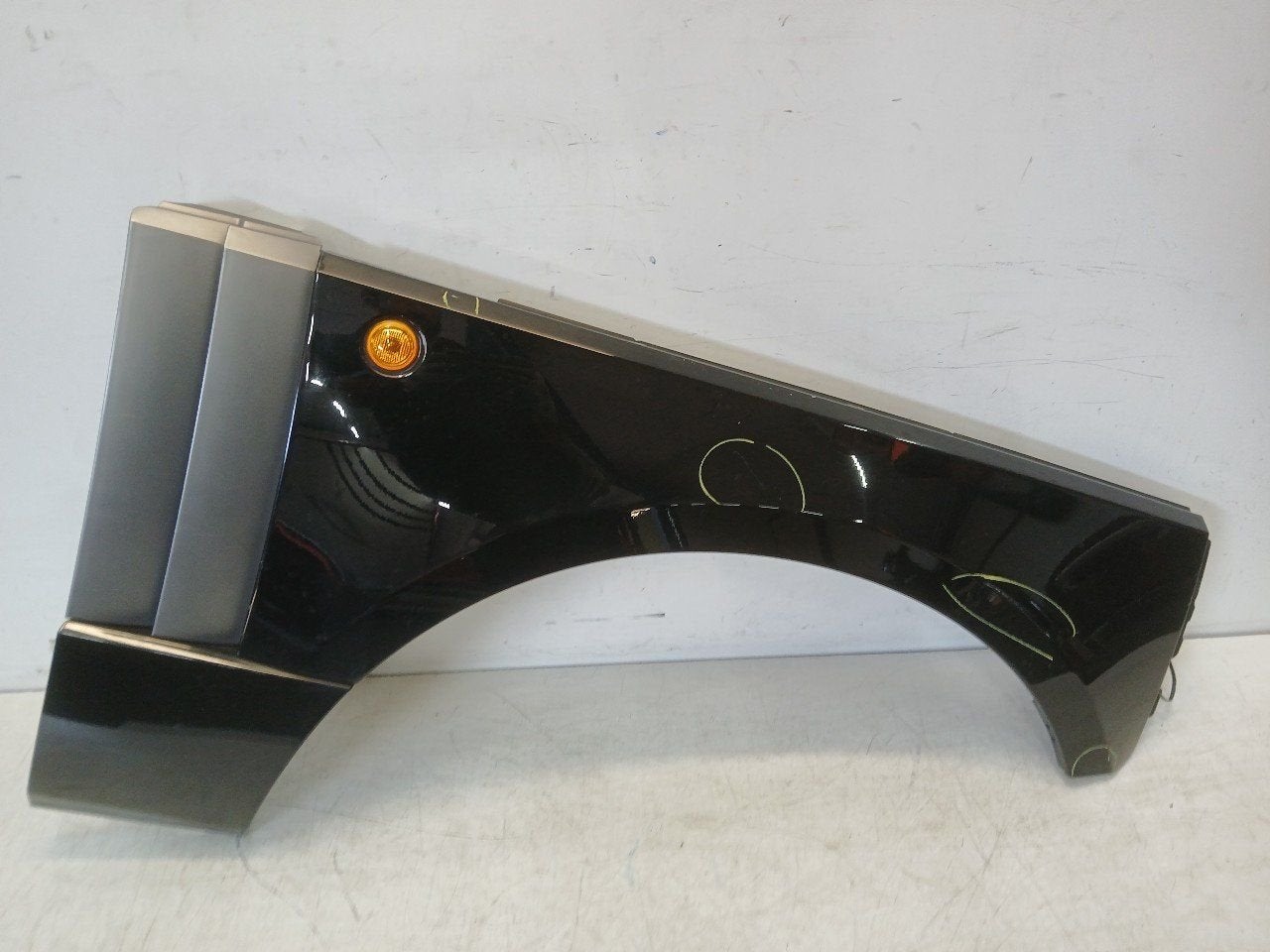 Spatbord rechts voor Land Rover Range Rover, Onderdelen@venauto.nl, Van der Ven Autorecycling B.V., Land Rover, Ettenseweg 76, 4706 PB Roosendaal, The Netherlands