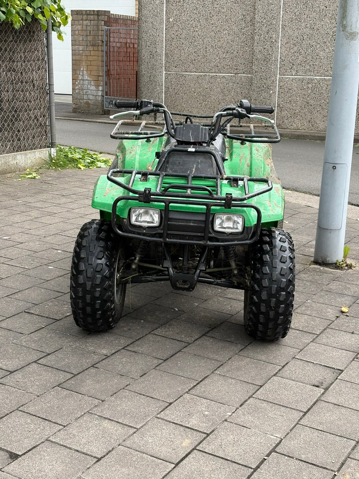 Quad Kawasaki KLF220 Quad très fiable, Enlèvement