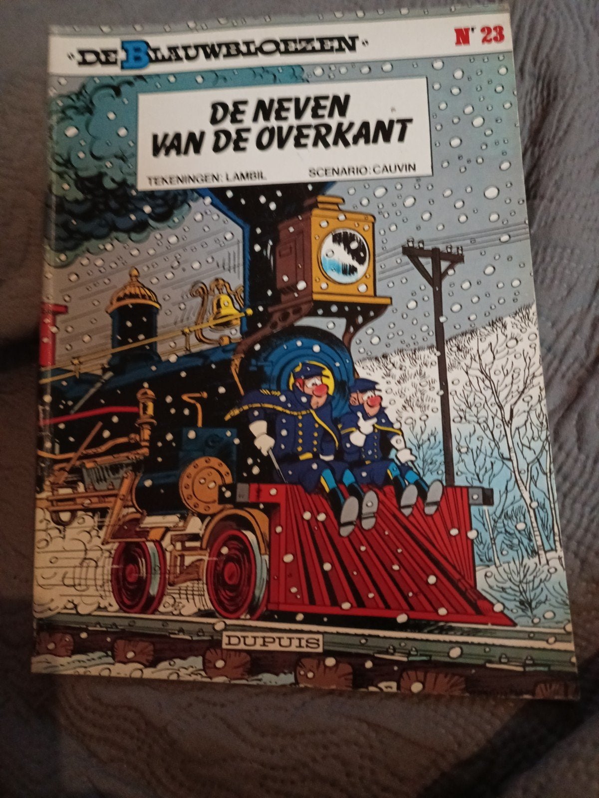 strip de blauwbloezen de neven van de overkant EO, Enlèvement ou Envoi, Une BD, Comme neuf, Lambil & Cauvin