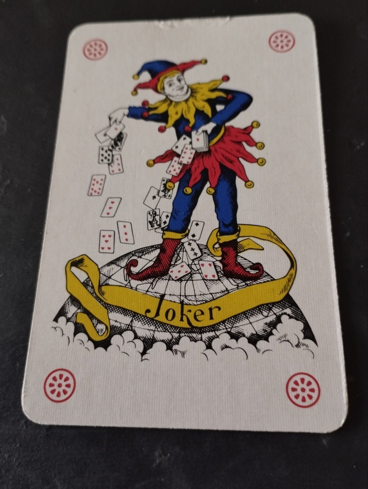 Een kaartspel de joker ervan een strooier kleur verschillend, Enlèvement