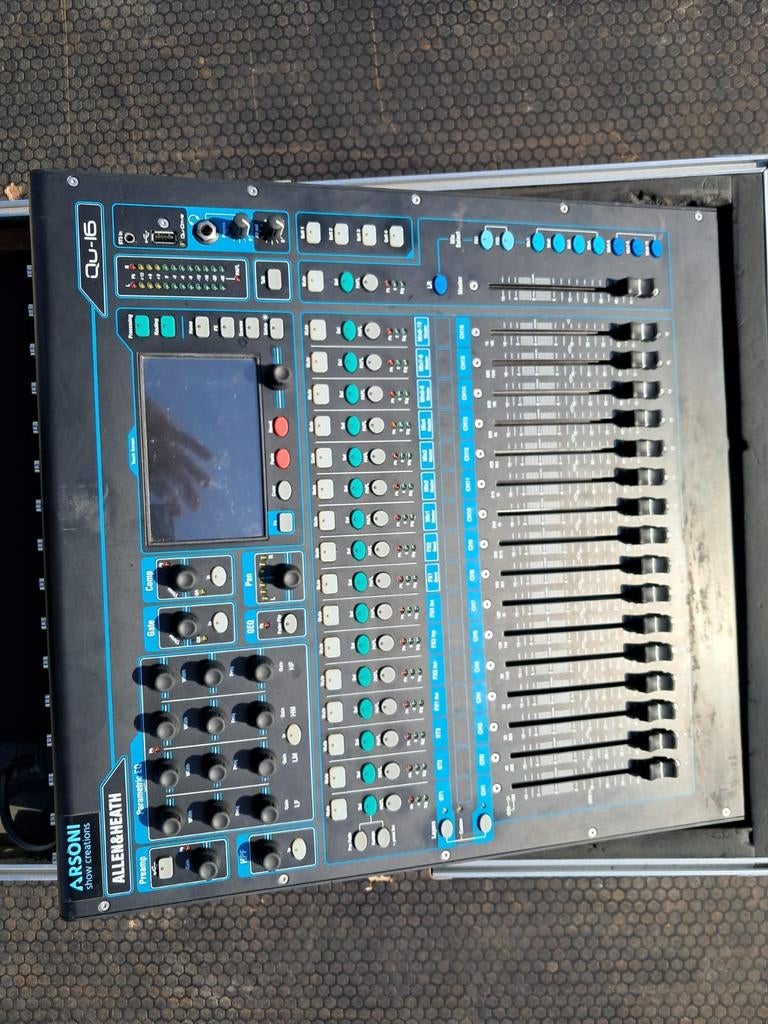 Digitale mengtafel Allen & Heath QU16 in bijhorende case, Muziek en Instrumenten, Ophalen