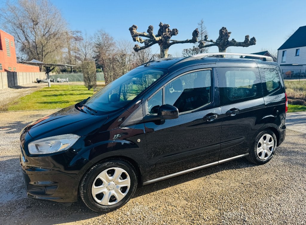 MOOIE FORD TOURNEO COURIER 1.5 TDCI NAVI AIRCO GEKEURD, Voorwielaandrijving, Euro 5, Zwart, Bedrijf