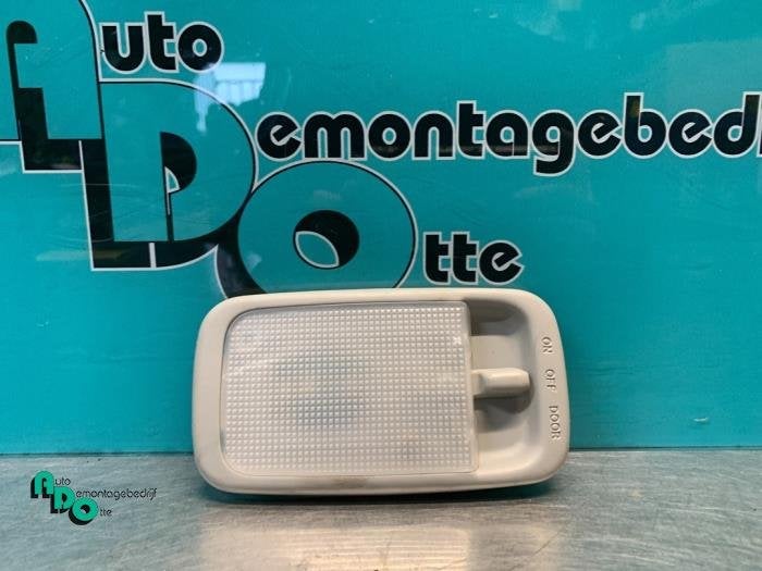 Eclairage intérieur arrière d'un Toyota Yaris Verso (Yaris, -, 3 mois de garantie, Toyota, Utilisé