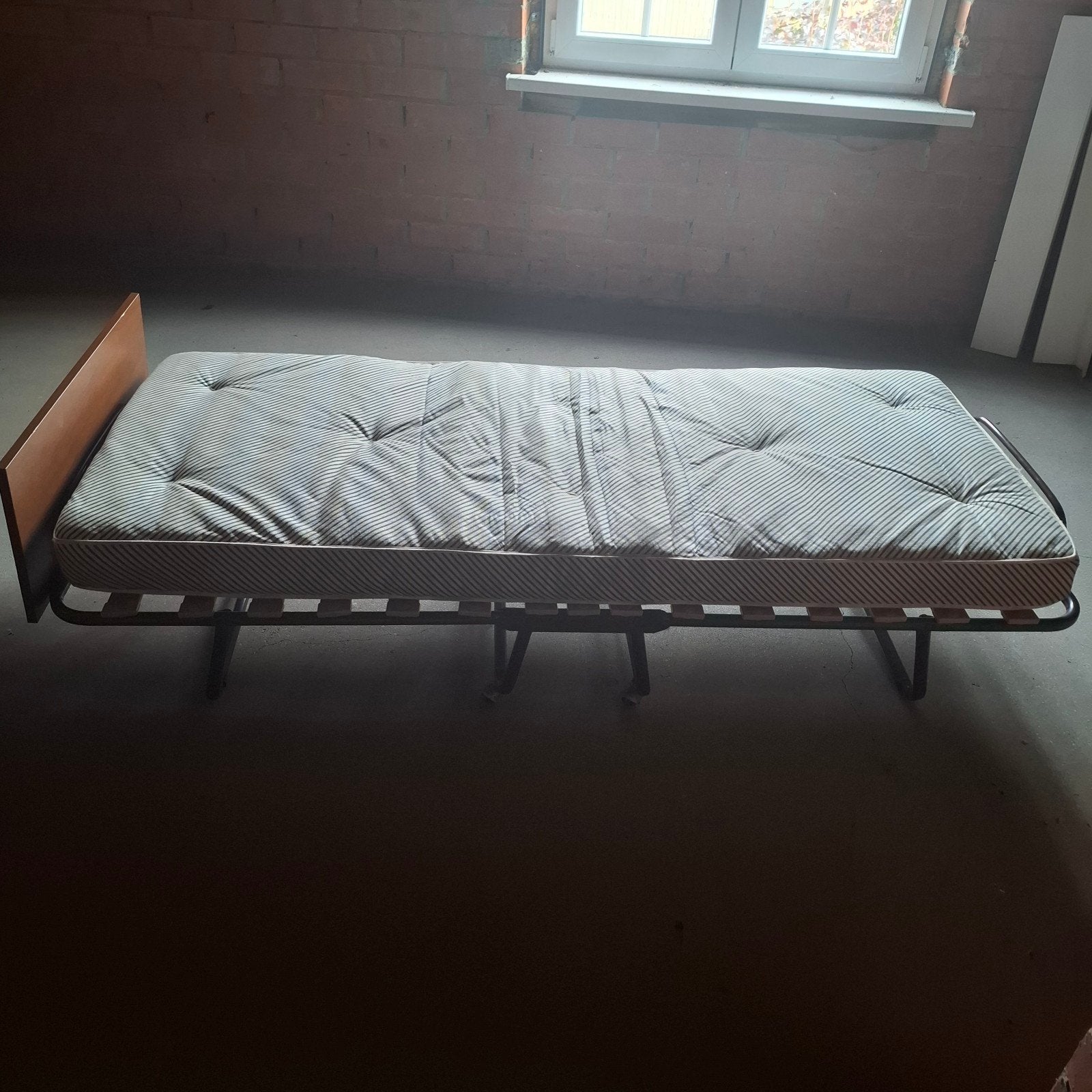 opplooibaar bed + matras, Huis en Inrichting, Ophalen
