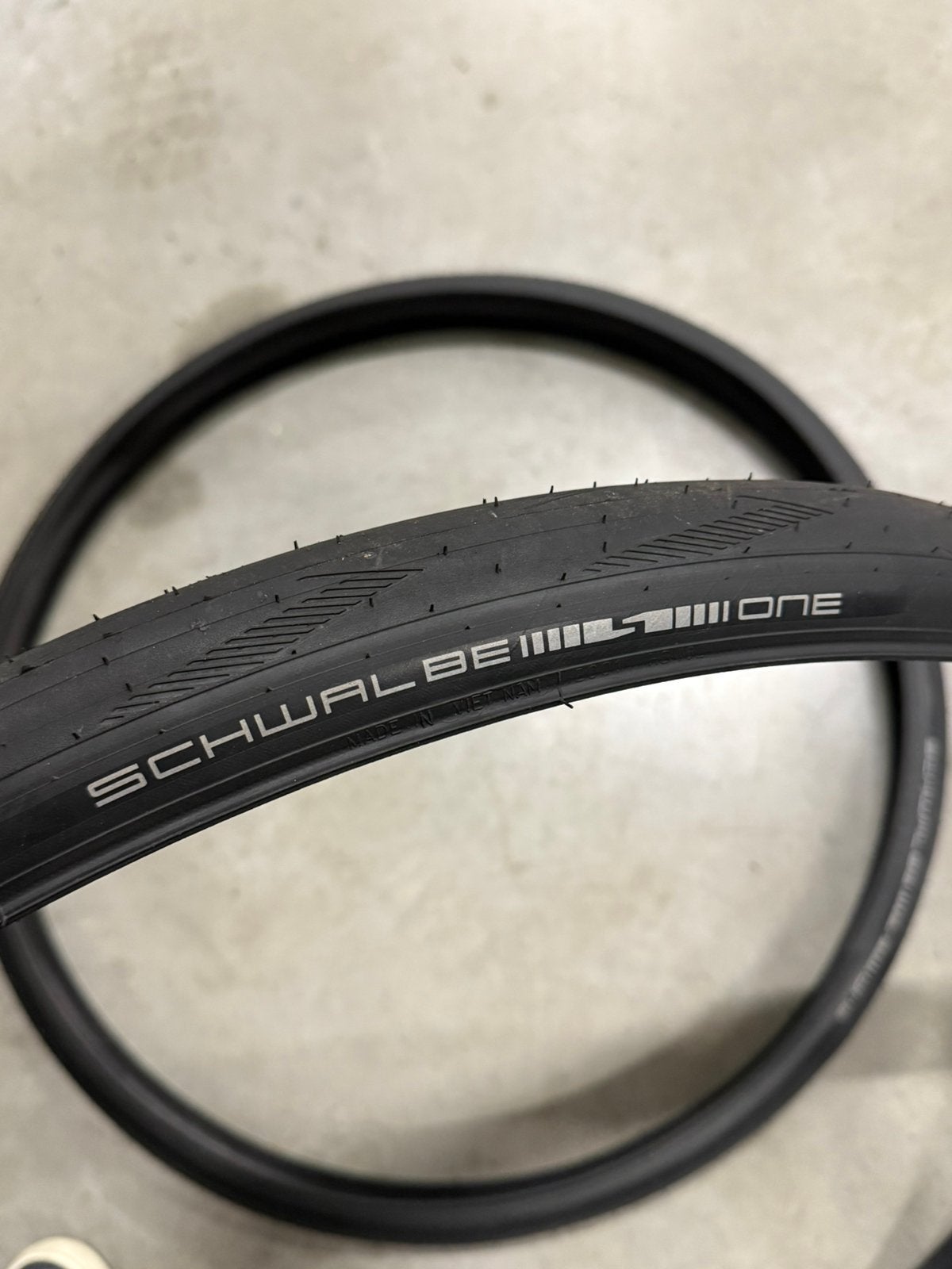 Paire de pneus Schwalbe ONE 700x32 (200km), Enlèvement ou Envoi, Comme neuf, Pneu