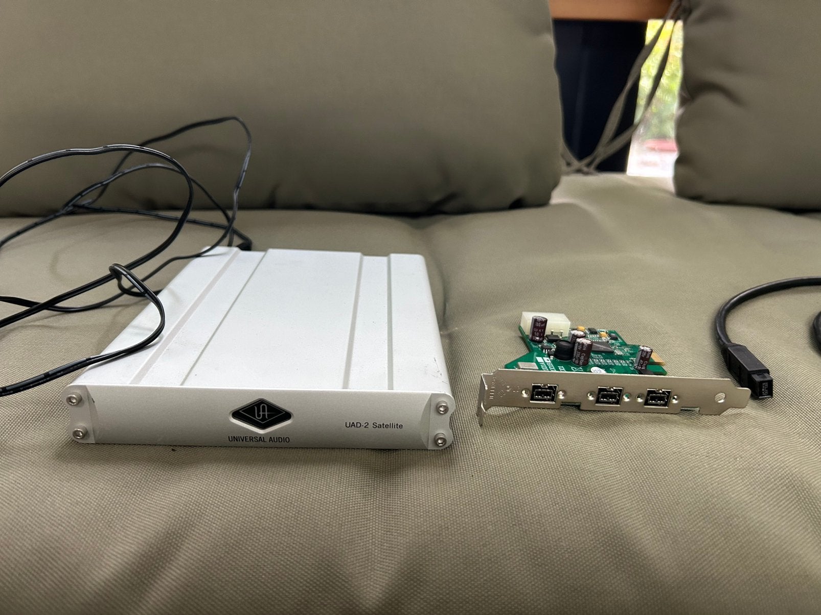 UAD-2 Satellite FireWire with pci card and cable, Ophalen of Verzenden, Gebruikt
