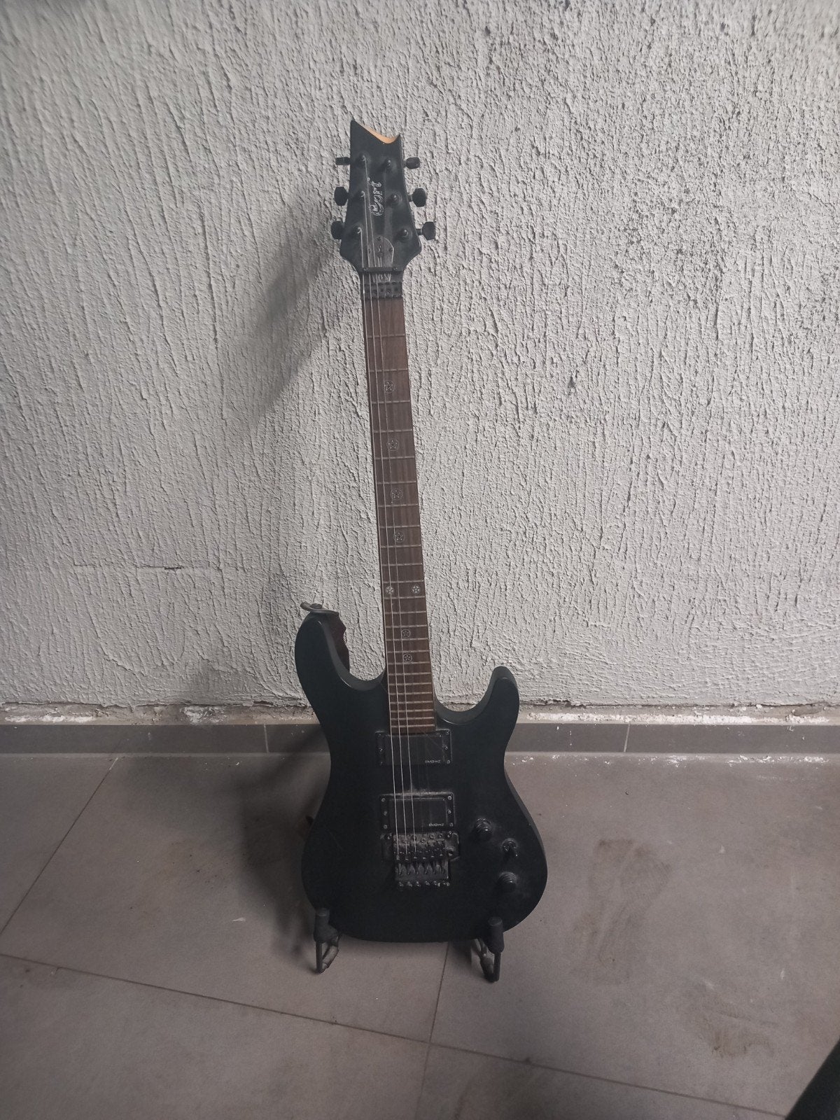 gitaar elektrisch (Inc statief), Musique & Instruments, Instruments à corde | Guitares | Basses, Enlèvement, Utilisé, Électrique