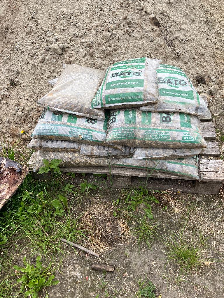 Grind en zand voor beton, Tuin en Terras, Grind, Keien en Split, Ophalen, Zo goed als nieuw, Antraciet, Grind