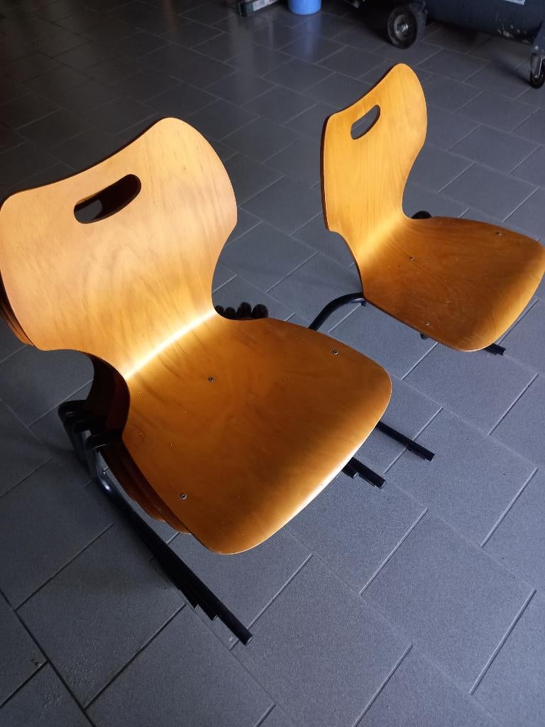 10 chaises empilables, Enlèvement, Utilisé, Brun, Cinq, Six Chaises ou plus