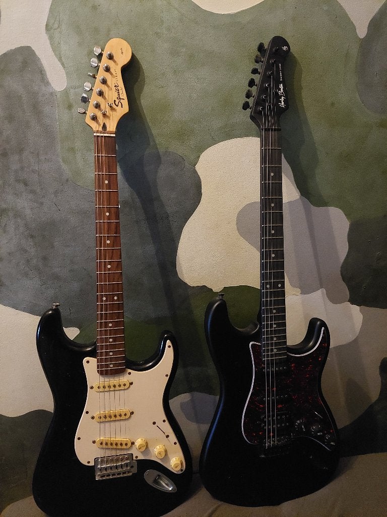 2 electrishe gitaren Squier en Harley Benton, Muziek en Instrumenten, Gebruikt, Met versterker, Solid body, Ophalen
