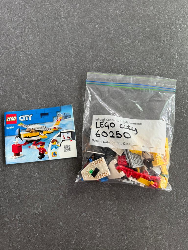 Lego City Postvliegtuig 60250, Kinderen en Baby's, Speelgoed | Duplo en Lego, Zo goed als nieuw, Lego, Complete set, Compleet